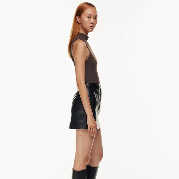 Contour Mockneck Tank - Picture 3 of 7